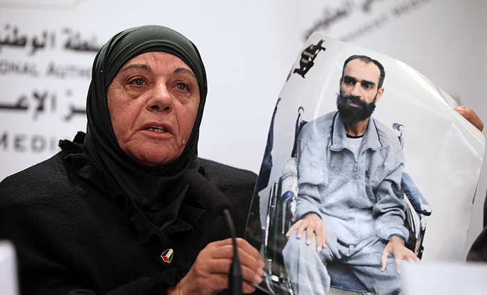 Mother of Samer Issawi holding his picture